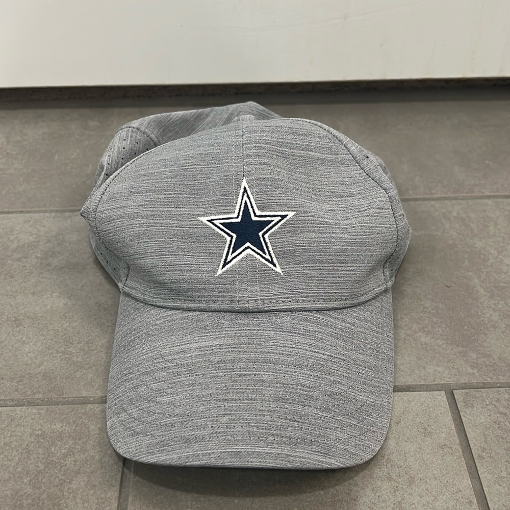 Dallas Cowboys Nike hat. Grey. Never worn!